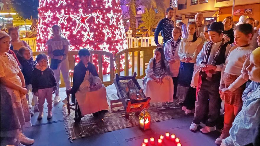 tradycyjne posadas navidenas wychodza na ulice arony