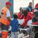 prezes czerwonego krzyza na wyspach kanaryjskich opisuje przybycie migrantow na el hierro jako inwazje