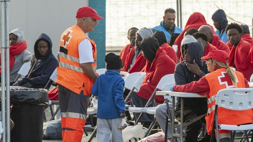 prezes czerwonego krzyza na wyspach kanaryjskich opisuje przybycie migrantow na el hierro jako inwazje