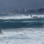 dwie osoby wpadly do morza na teneryfie w dniu z incydentami spowodowanymi wiatrem i falami
