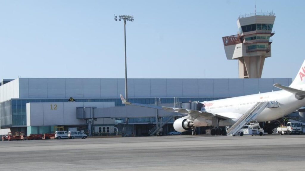 izba handlowa santa cruz de tenerife domaga sie aby wzrost cen biletow lotniczych zostal zainwestowany w lotniska na wyspach kanaryjskich