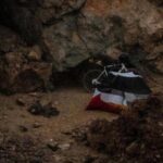 potrojne zaniedbanie w parku narodowym teide turysta gotuje na gazie kempingowym obozuje i przejezdza przez zakazane miejsca