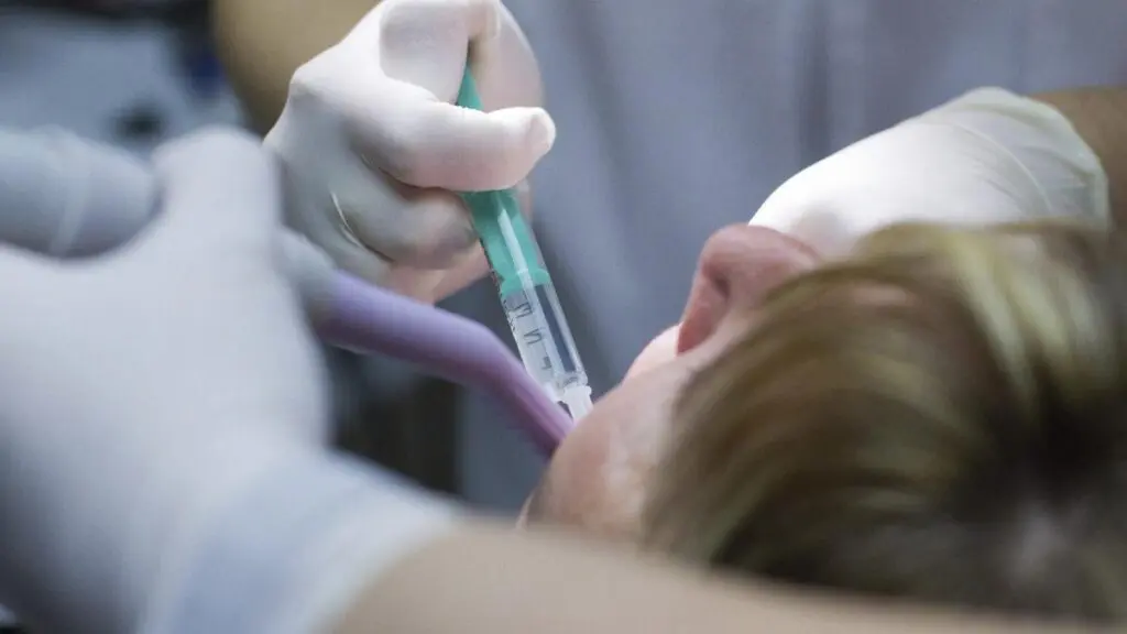 technik dentystyczny z teneryfy skazany za natrectwo zawodowe