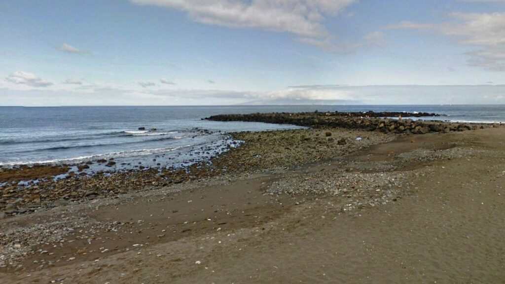 25 letni mezczyzna umiera po uratowaniu z morza na plazy troya