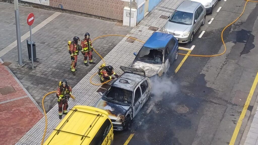 strazacy gasza ogromny pozar pojazdu w guanarteme