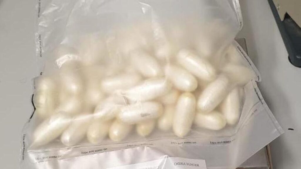 przemyt kokainy na lotnisku gran canaria 900 gramow w ciele pasazera