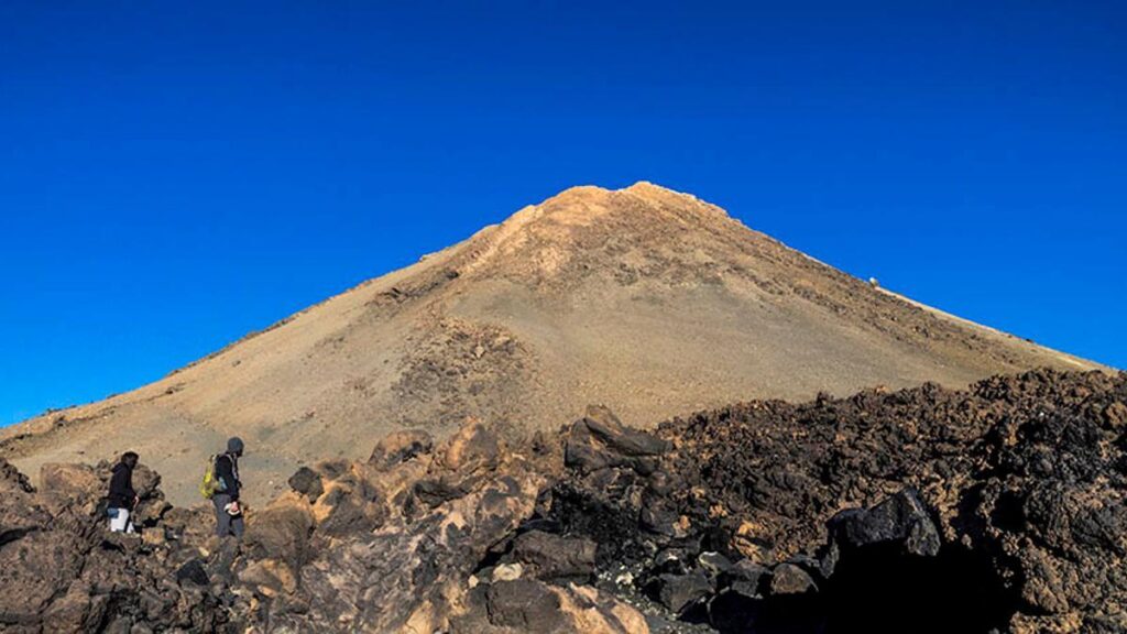 sciezka na szczyt teide znow otwarta dla turystow