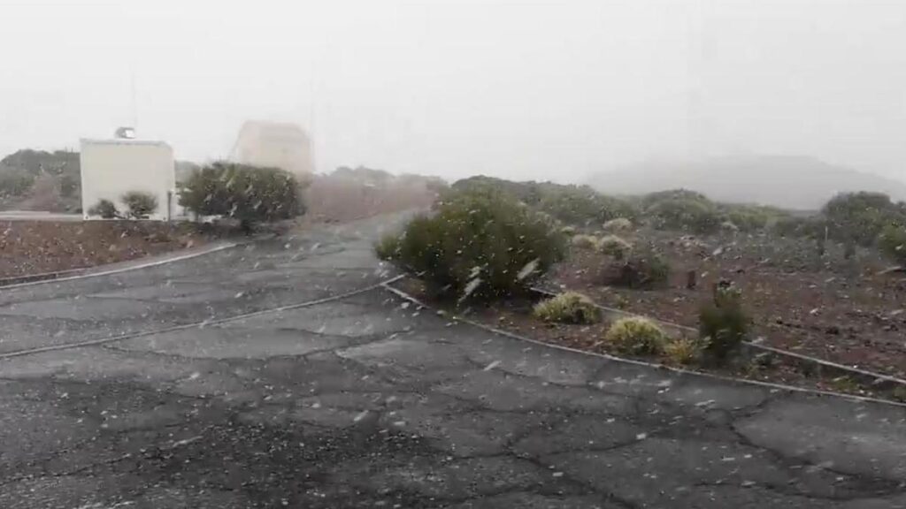 zima w srodku lata snieg na teide zaskoczyl turystow