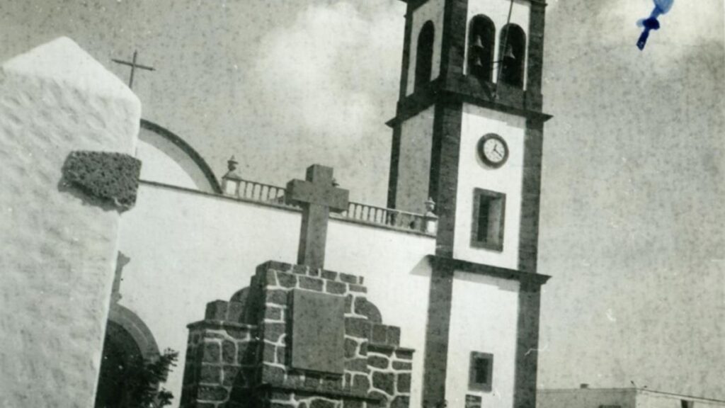 po 75 latach usunieto frankistowski krzyz z arrecife