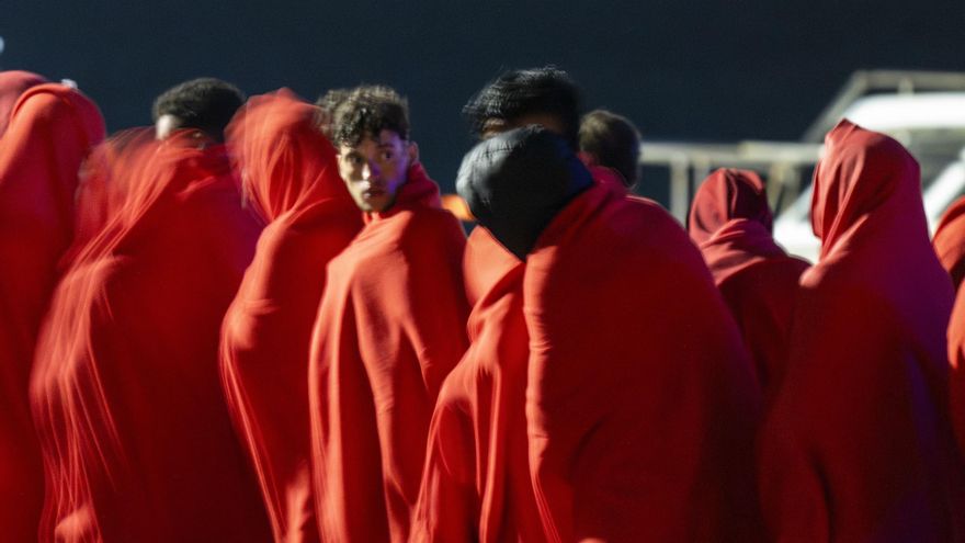 hiszpania rozpoczyna redystrybucje nieletnich migrantow