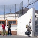 kanary rozpoczely transfer nieletnich migrantow na kontynent