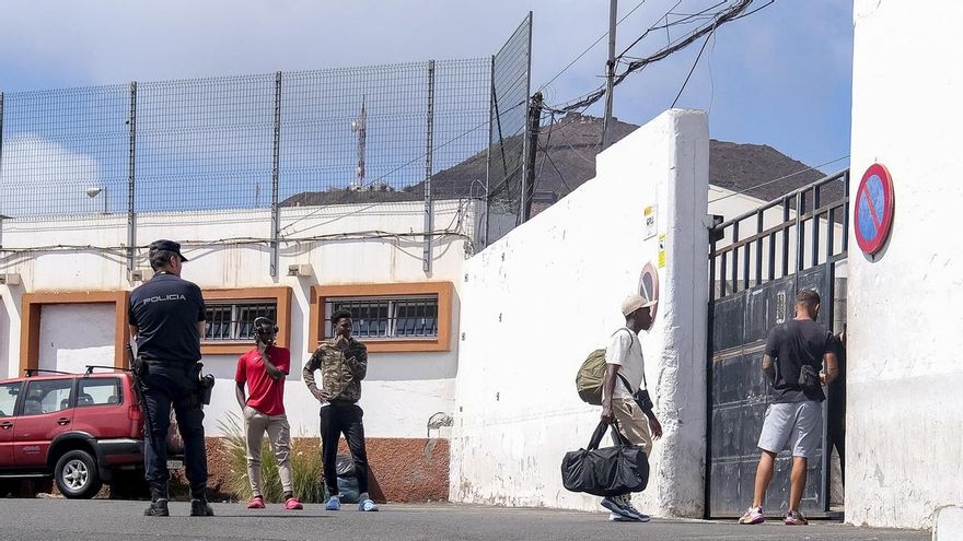 kanary rozpoczely transfer nieletnich migrantow na kontynent