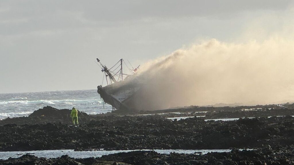 dramat u wybrzezy lanzarote pieciu migrantow uratowanych