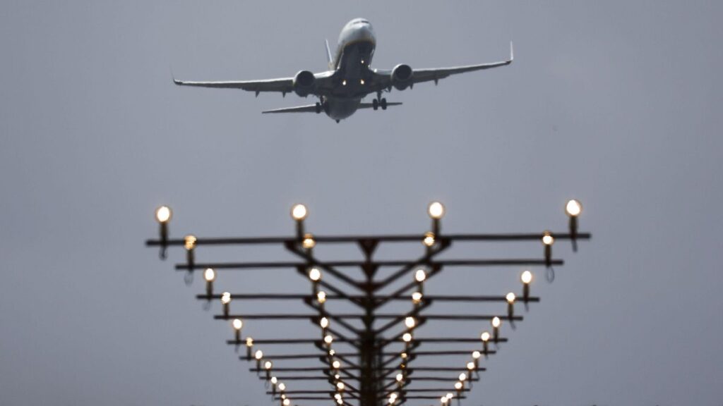 ryanair wycofuje milion miejsc inne linie przejmuja rynek