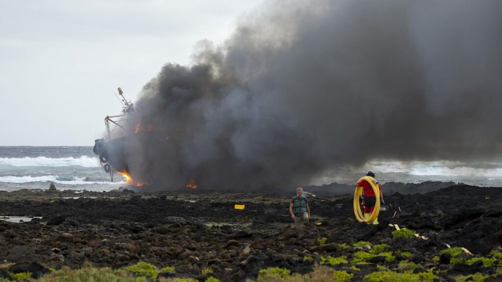 statek z tunczykiem na mieliznie zagraza lanzarote