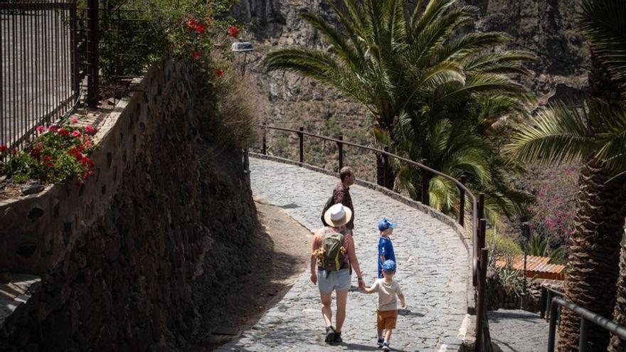 Masca na Teneryfie: Parking i droga w katastrofalnym stanie