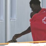 Spadek liczby migrantów na Kanarach. Cena? Przemoc i łamanie praw