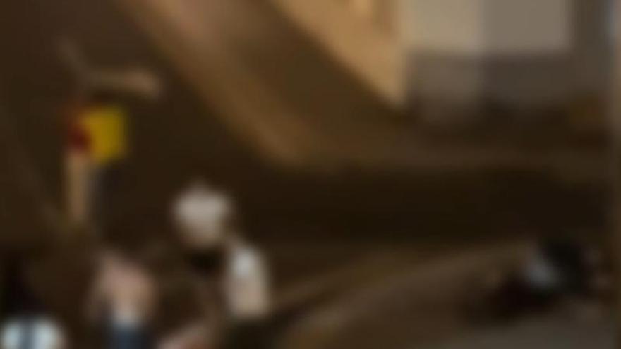 masowa bojka centrum arrecife brak reakcji policji