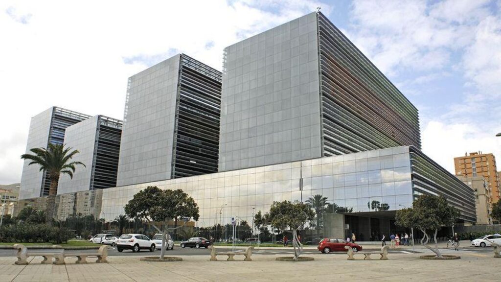 policjant teneryfa skazany upokarzanie migrant wyrok tsjc