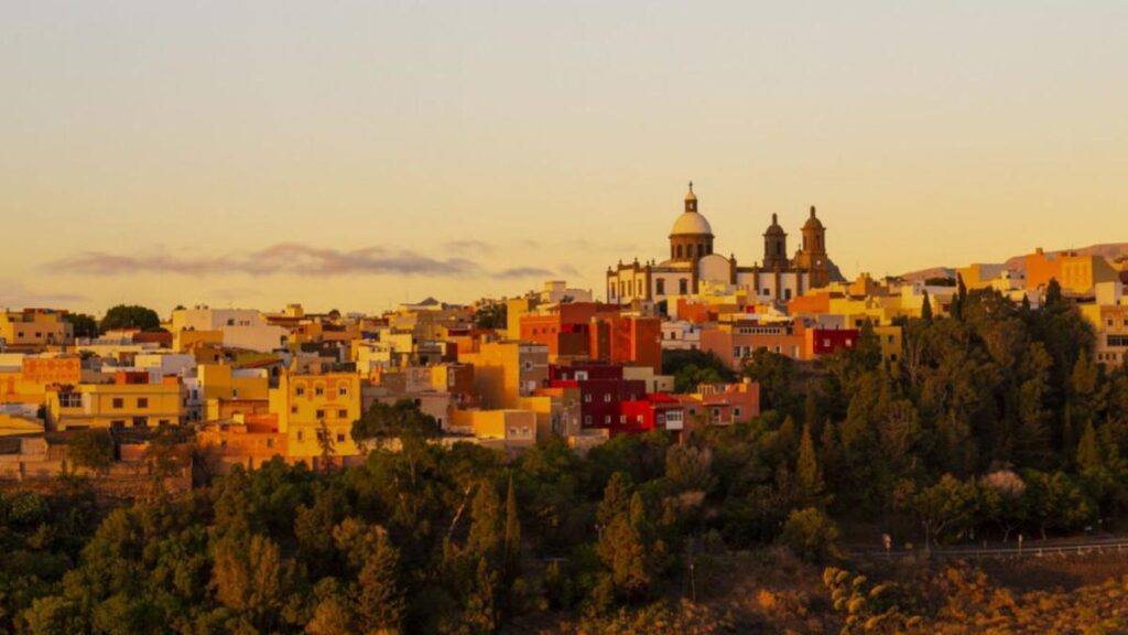 serwjny wlamywacz zatrzymany po kradziezach w centrum edukacyjnym gran canaria