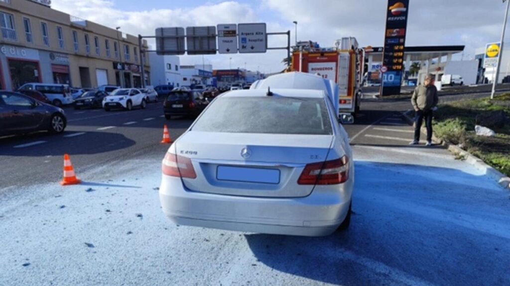 pozar samochodu lz 20 lanzarote akcja pracownikow stacji