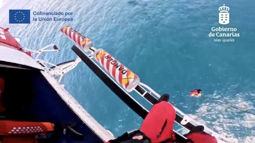 ratunek z morza la bombilla la palma kobieta uratowana