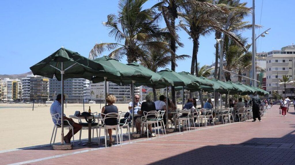 rekordowe zatrudnienie cudzoziemcow wyspy kanaryjskie 2025