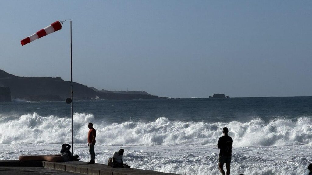 alerty pogodowe wyspy kanaryjskie wiatr fale weekend