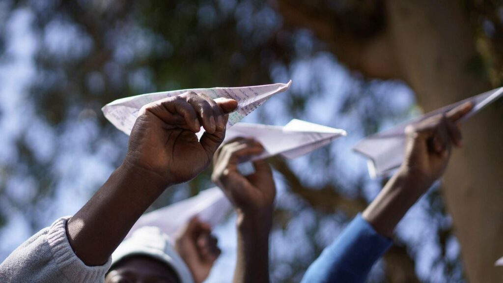mlodzi uchodzcy kanary rezygnuja azyl relokacja