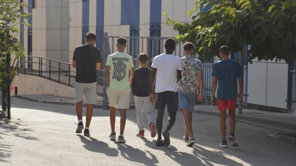 nieletni migranci kanary ofiary przestepstw raport europarlament