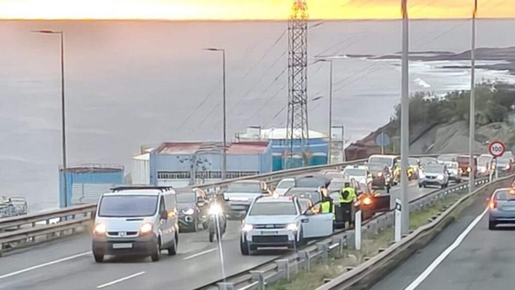 piec pojazdow kolizja obwodnica las palmas gran canaria