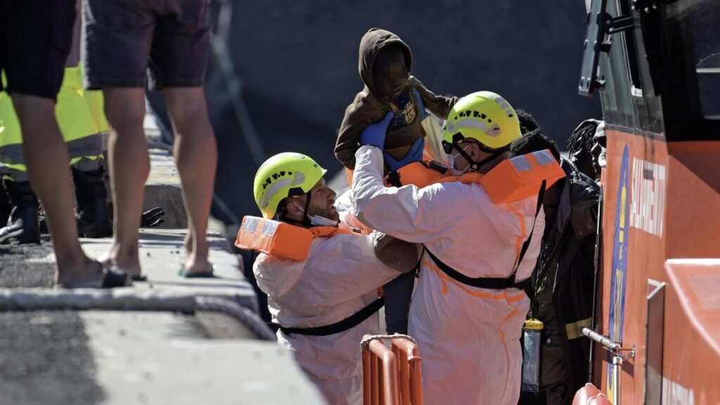 ratunek 144 osob cayuco el hierro