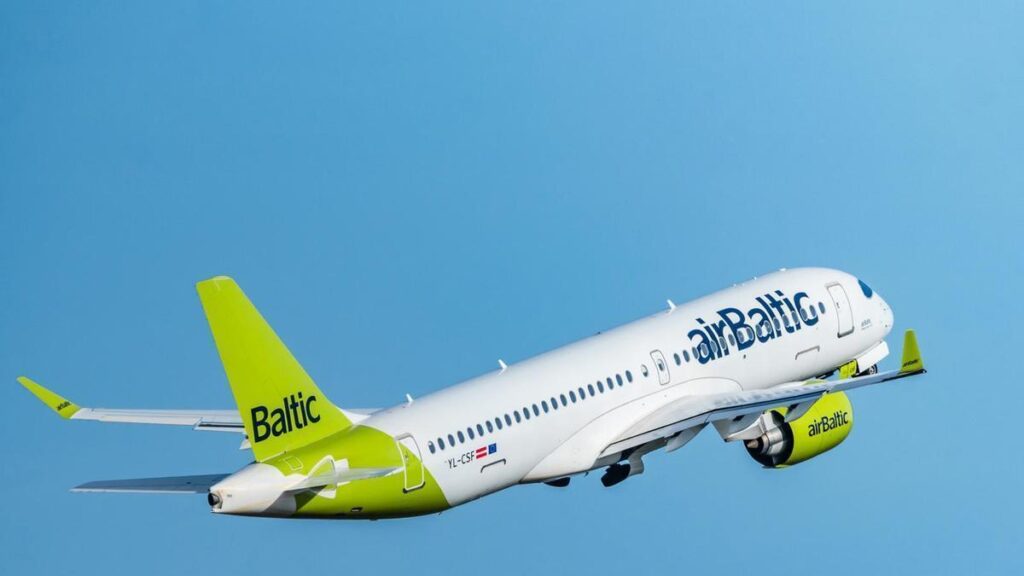 airbaltic nowa baza teneryfa polaczenia lotnicze