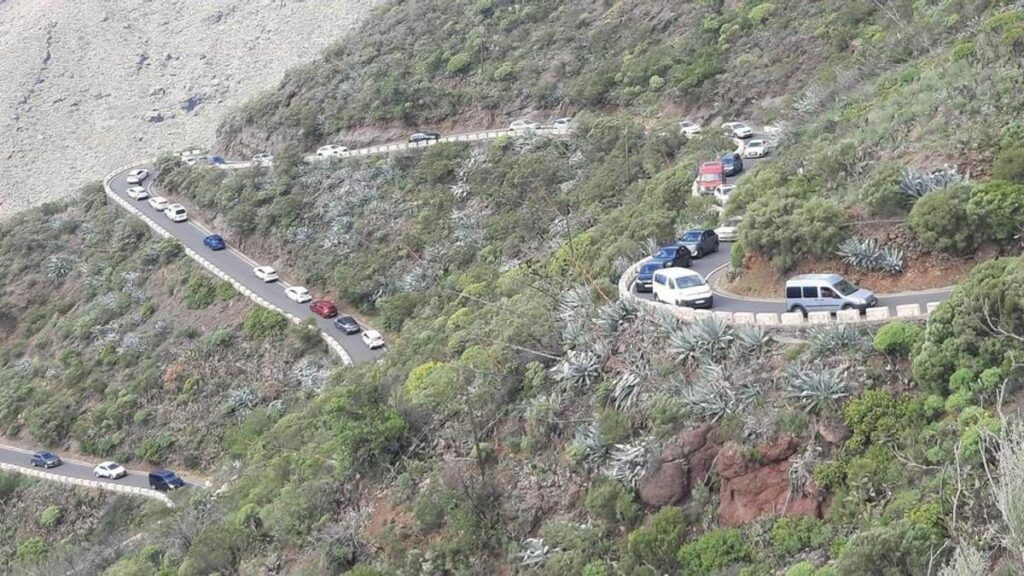 masca teneryfa protest mieszkancow turystyczny chaos