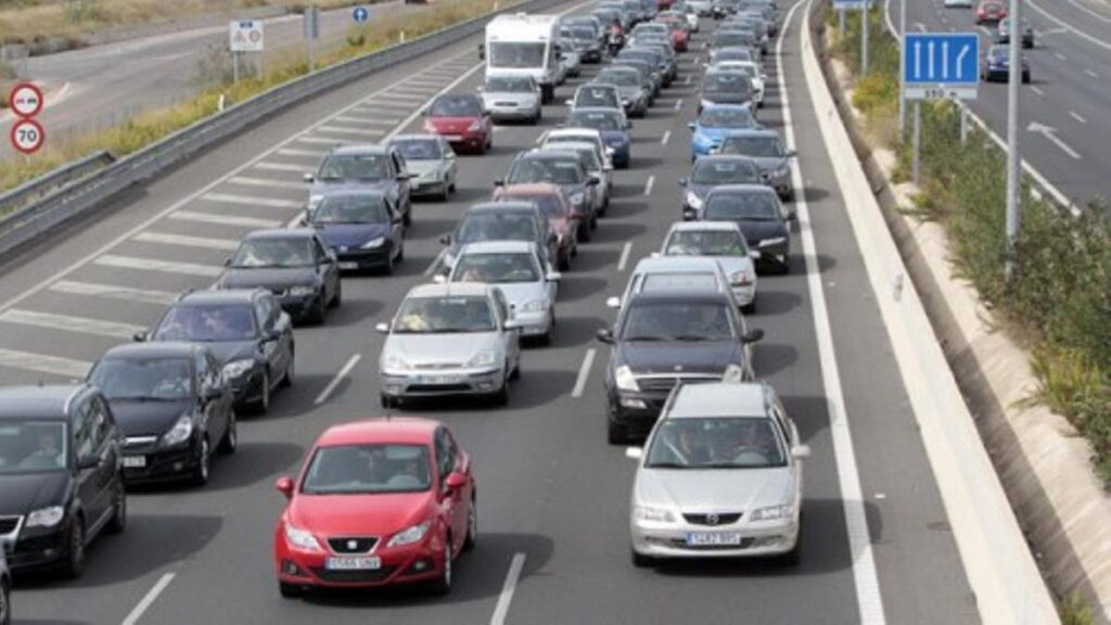 porady bezpieczna podroz samochodem wielkanoc 2026