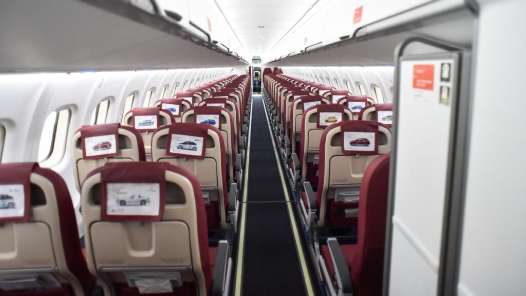 mniej miejsc samolotach wyspy kanaryjskie lato 2026