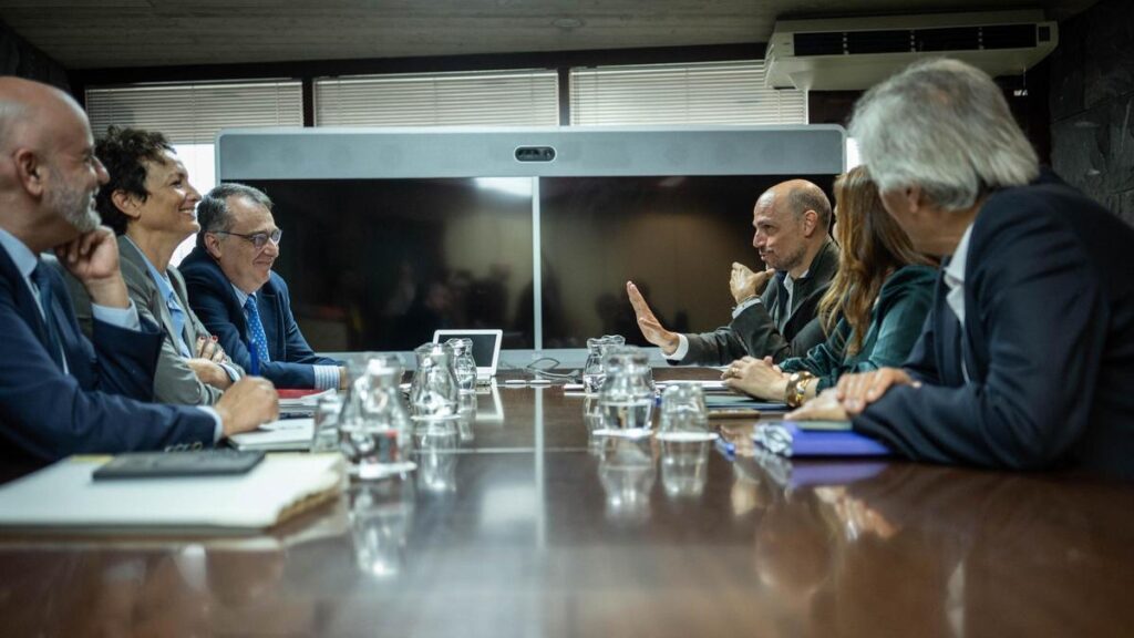 rzad hiszpanii kanary negocjacje udzial zarzadzanie lotniskami