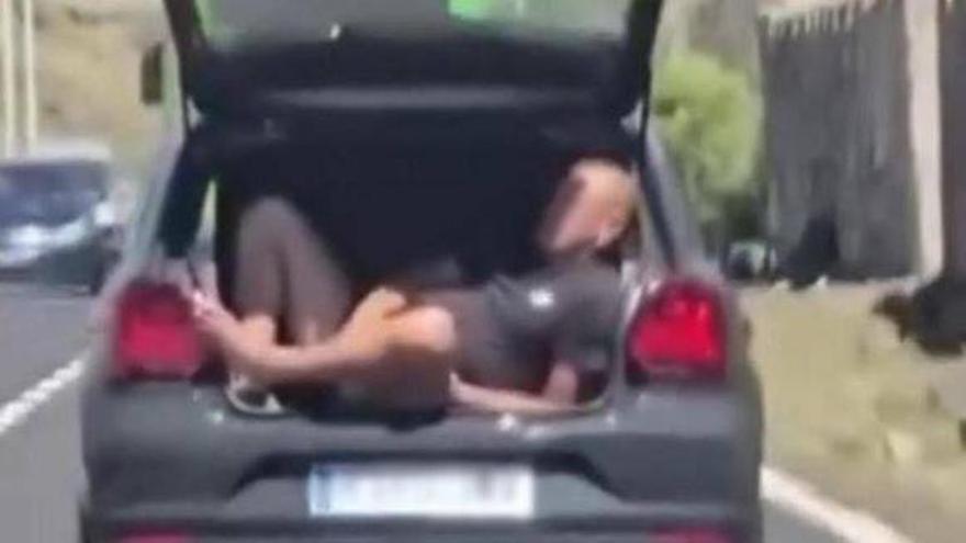 turysta w bagazniku teneryfa guardiacivil