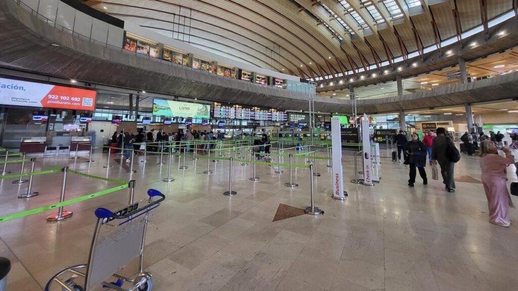 zadymienie lotnisko teneryfa poludnie utrudnienia