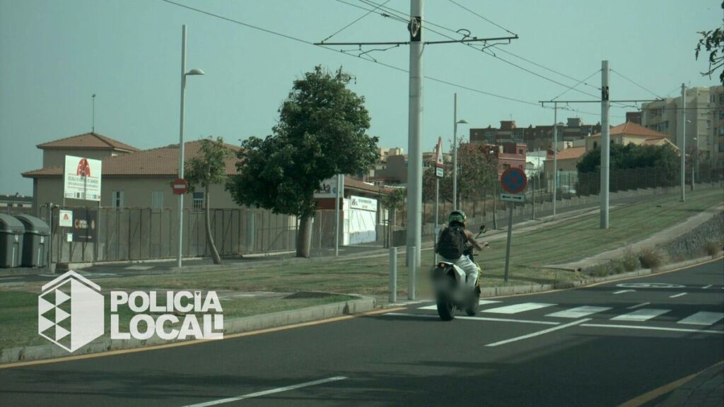 motocyklista 102 kmh strefa 30 santa cruz