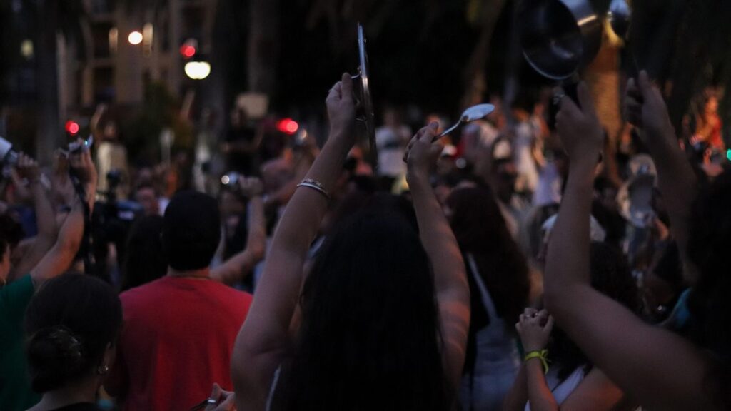 cacerolada las palmas protest o mieszkania